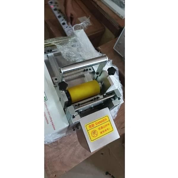 Sleeve cutting machine
