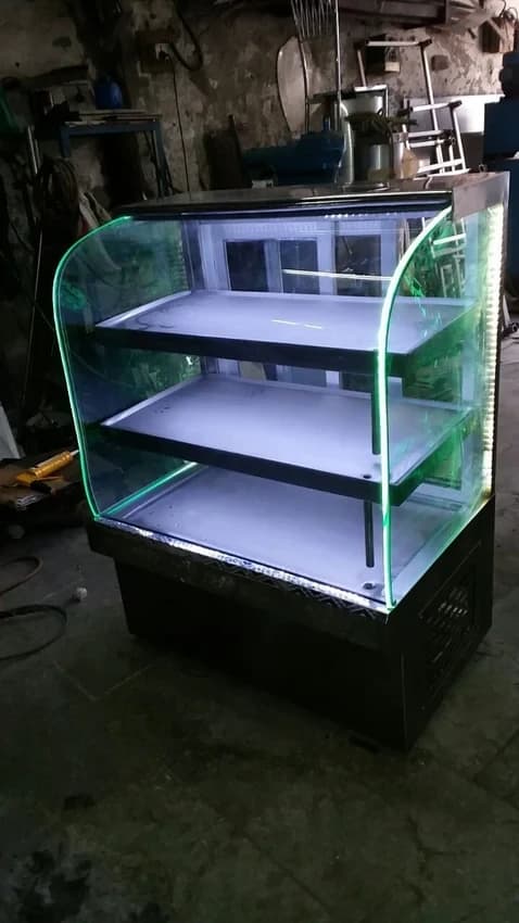 White Glass Stainless Steel Fish Display