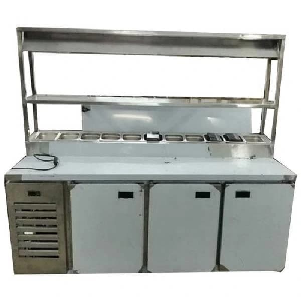 Pizza prep counter