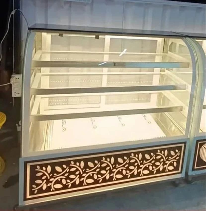Metal Cake Display Counter, For Bakery