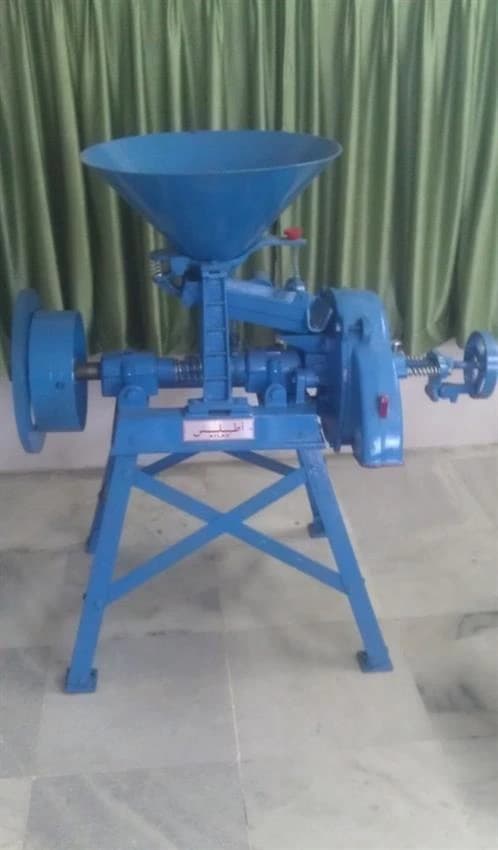 Corn Grinding Mill Machine, Capacity: 10 To 260 Kgs./ Hour