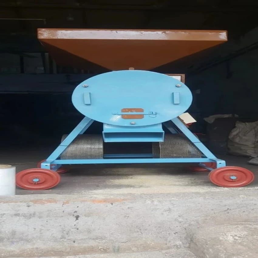 Semi Automatic Painted MAKKA BHARDA MACHINE(Dalia Making Machine), Three Phase