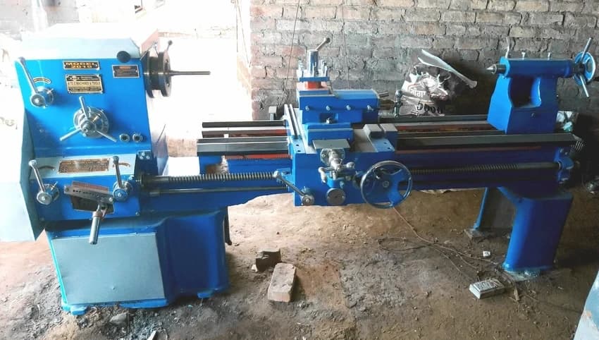 8 Ft Light Duty Lathe Machine, Pedestral