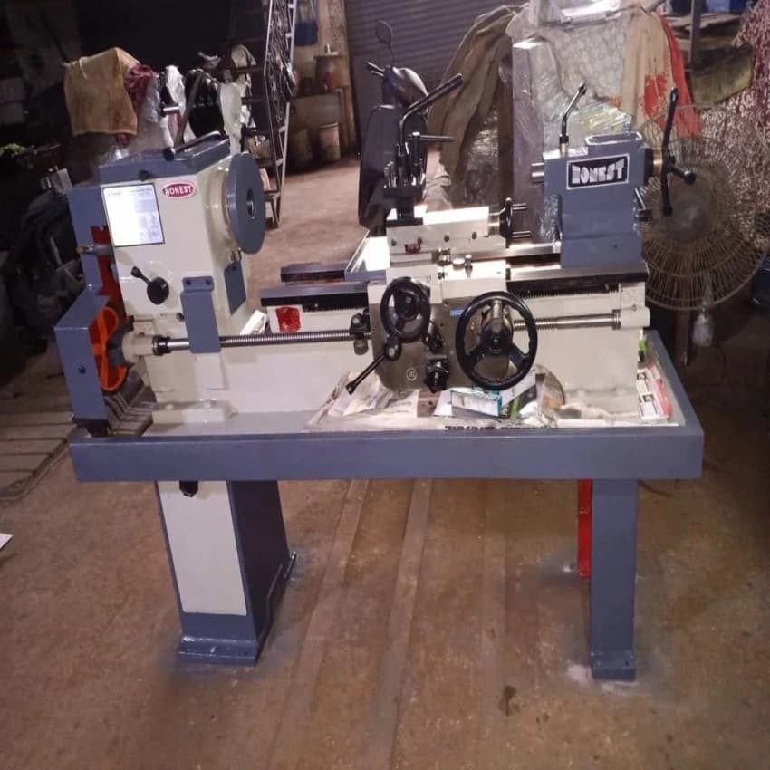 4.6 Feet Honest Light Duty Lathe Machine, 38 mm, 250 mm
