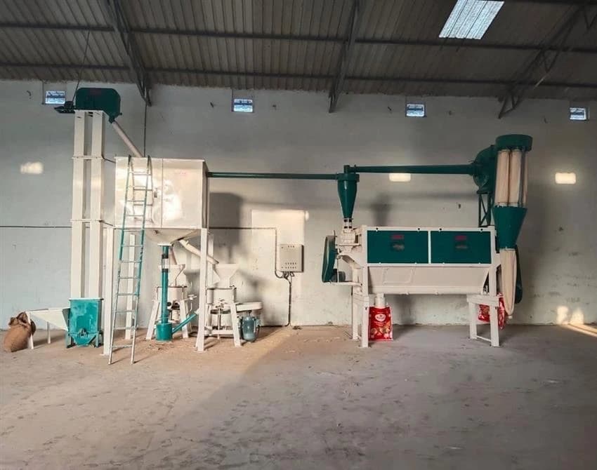 Motor Power: 20 Wheat Atta Chakki Plant, 400 kg/Hour