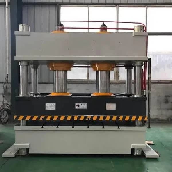 750 Ton Four Pillar Type Hydraulic Press.