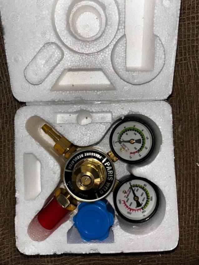 Oxygen Regulator