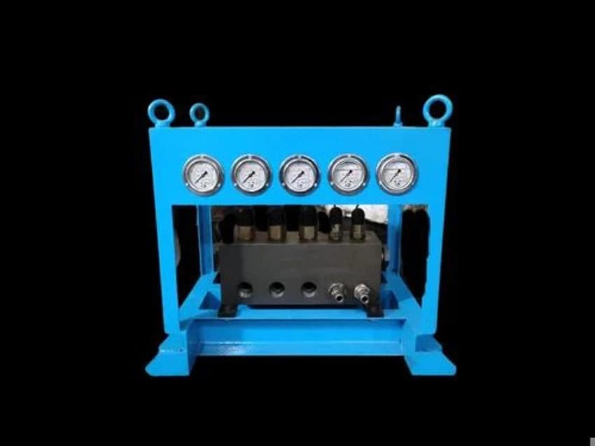 Hydraulic Five Station Valve Stand, For Industrial, 250 Bar