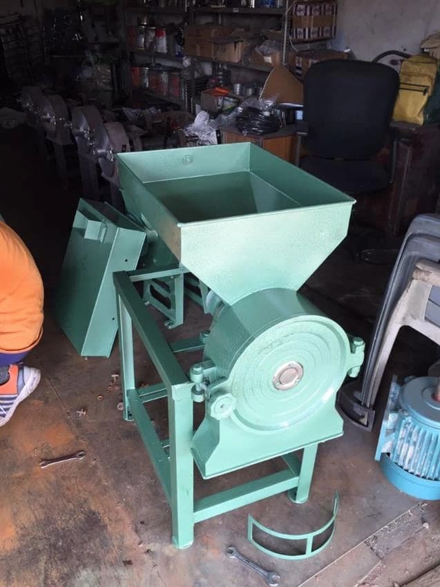 Semi Automatic Poultry Feed Making Machine, 50 kg per hr