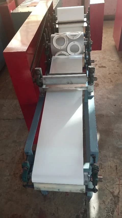 Momos Roti Making Machine, Capacity: 500 Piece Per Hour
