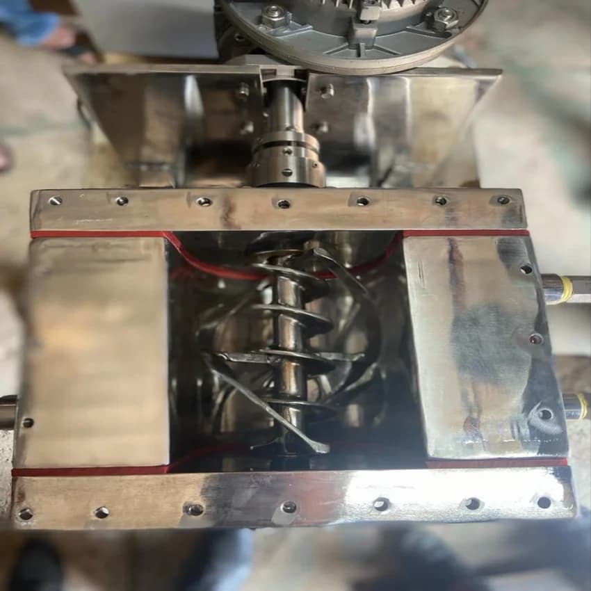 Industrial Ribbon Blender, Capacity: 2 Ltr To 4kl