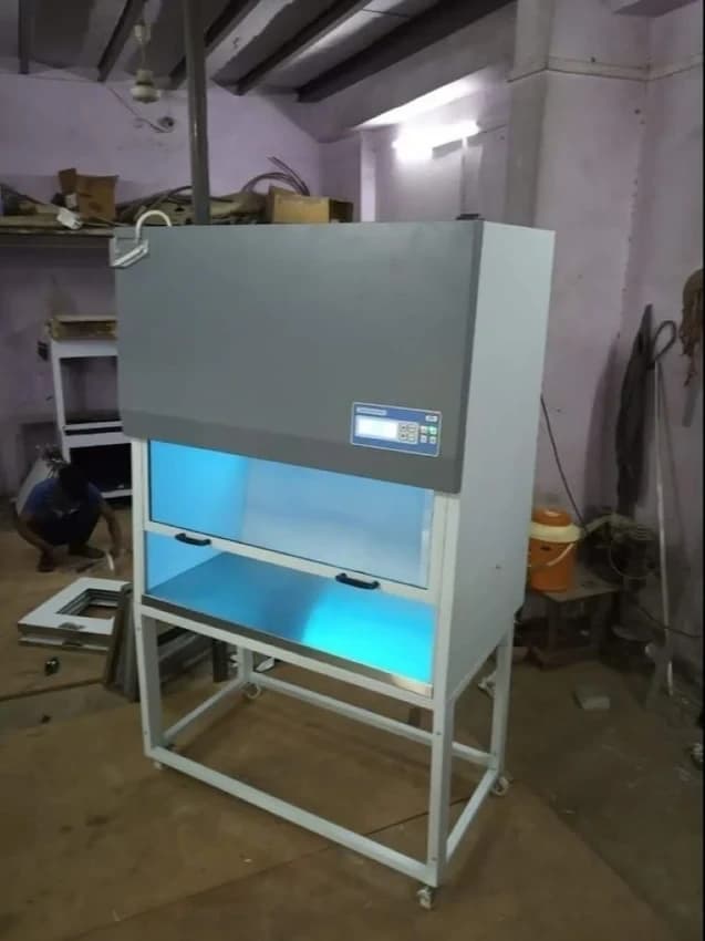 Vertical Laminar Air Flow Cabinet