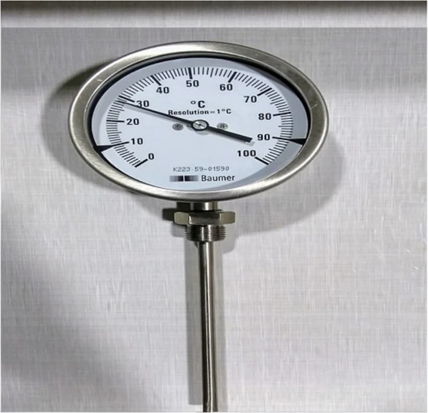 Baumer Dial Thermometer, Temp Range: 0 to 300 C