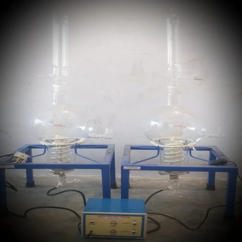 Floor Borosilicate Glass 2 Litre Laatu Vertical Double Water Distillation, For Chemical Laboratory