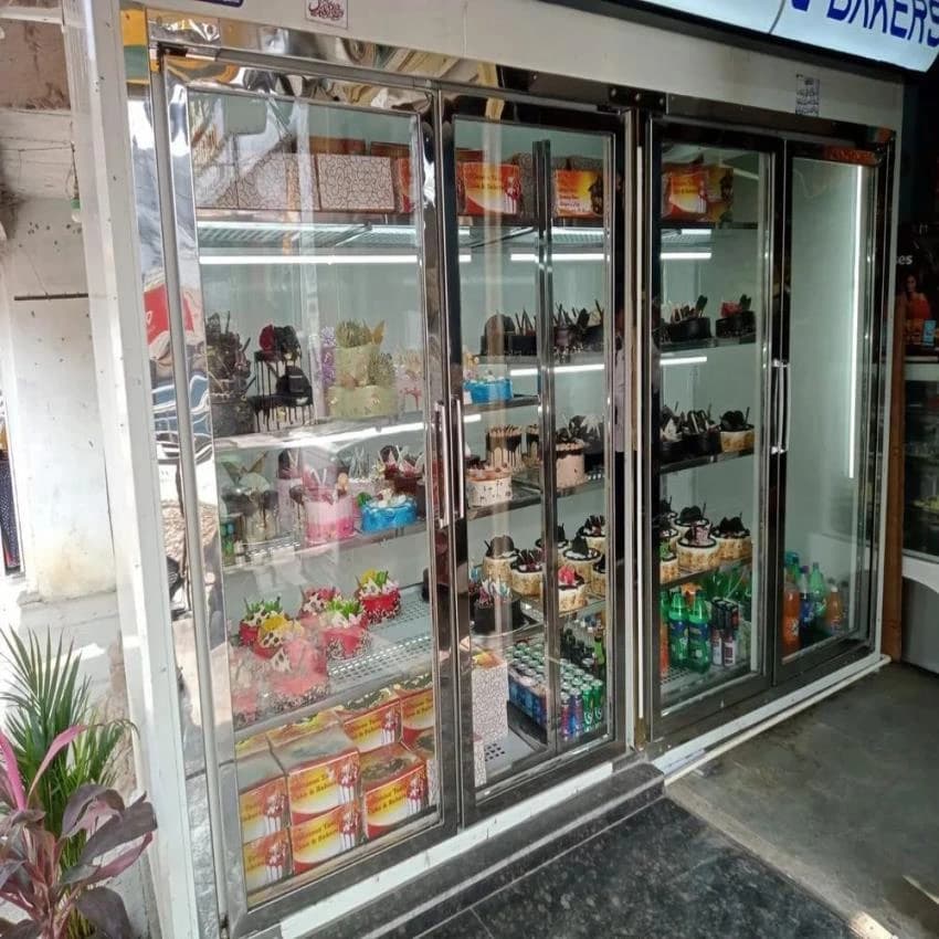 Glass Cake Display Cold Room, For Commercial