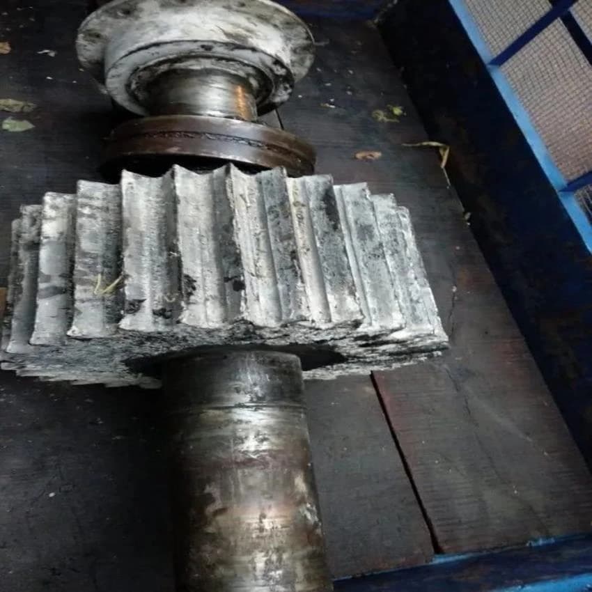 Cast Iron Heavy Vehicle Dismantled Gear With Shaft, For Industrial