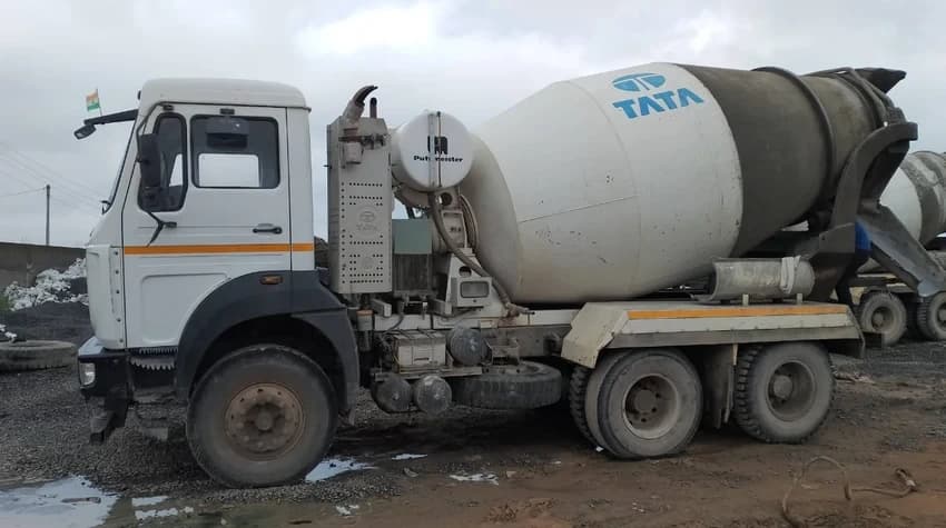 6000 L Tata Transit Mixer Rental Services