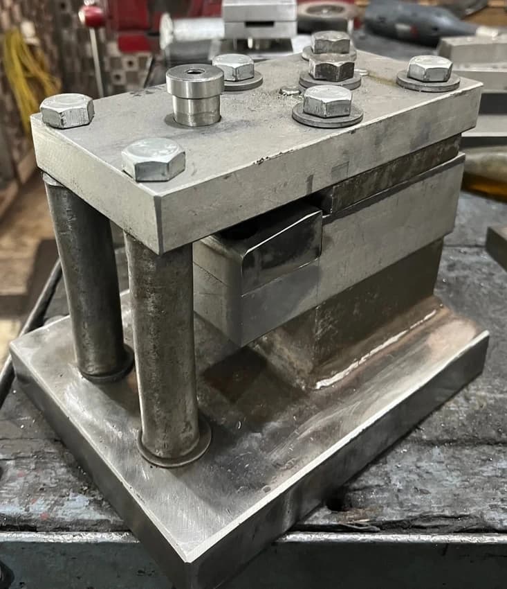 Ms Angle And Channel Hole Cutting Die, For Industrial