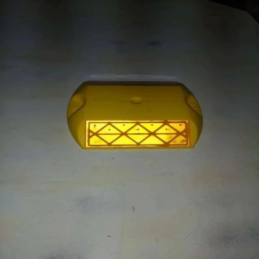 Pvc Yellow Rod Stud, Rectangular