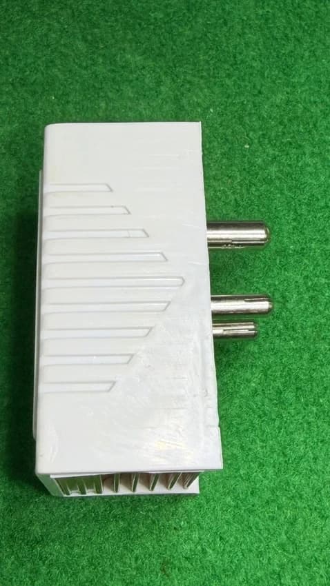HUMSER 220 to 110V AC Stepdown Voltage Converter 1600 Watt USA/Canada to India, Universal 3 Pin Plug