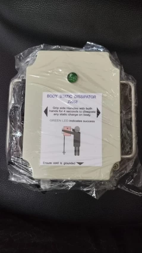 Body static dissipater with indicator