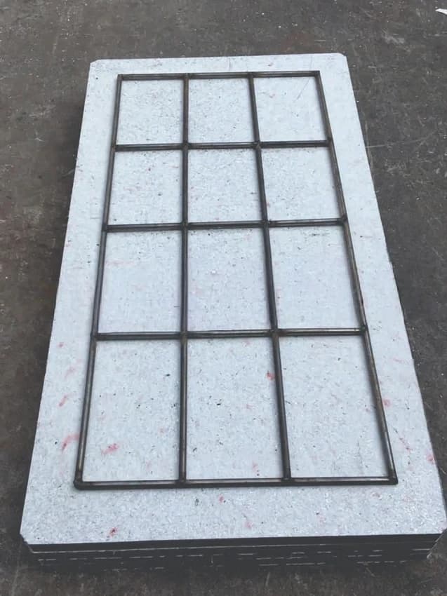 White Metal with Steel tube Pallet, Dimension/Size: Custom, Capacity: Very High Density
