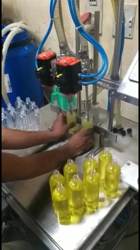 Semi Automatic Sanitizer Filling Machine, 0.5 Hp, Capacity: 10 To 30 Bpm