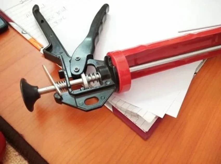 Silicone Caulking Gun