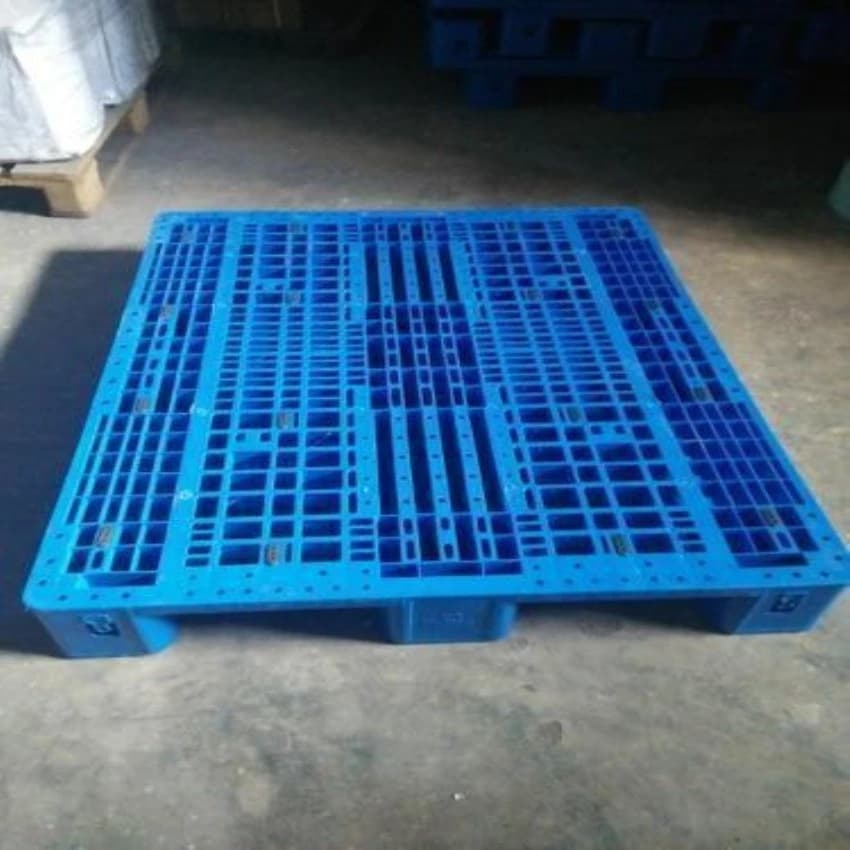 Rectangular And Square White And Blue PVC Pallet