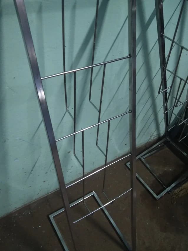 Silver Stainless Steel News Paper Stand, Size: 1 1/2 X 3 1/2