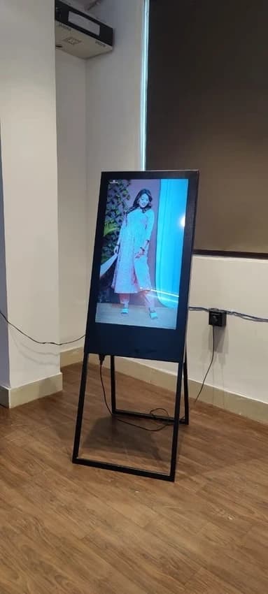 Led Video Standee Digital Display 32''/ 43''/55''