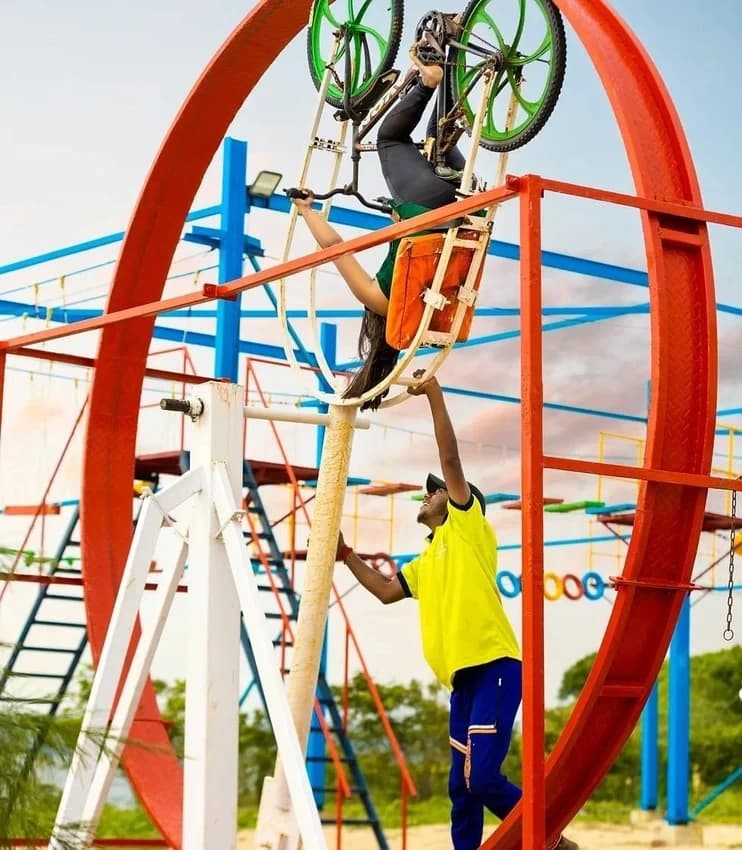 Amusement Park 360 Degree Cycle
