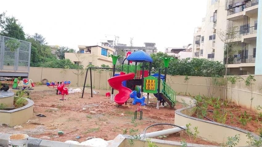 Garden Multiplay Station, Size: As Available