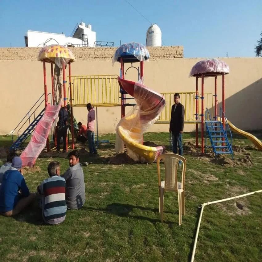 Iron & FRP Outdoor Wave Slide, Age Group: 4 - 15 Years, 32x12