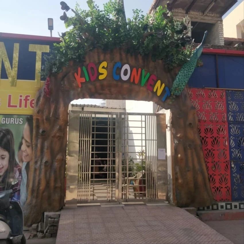 FRP Fiber customized tree Gata for school and resort