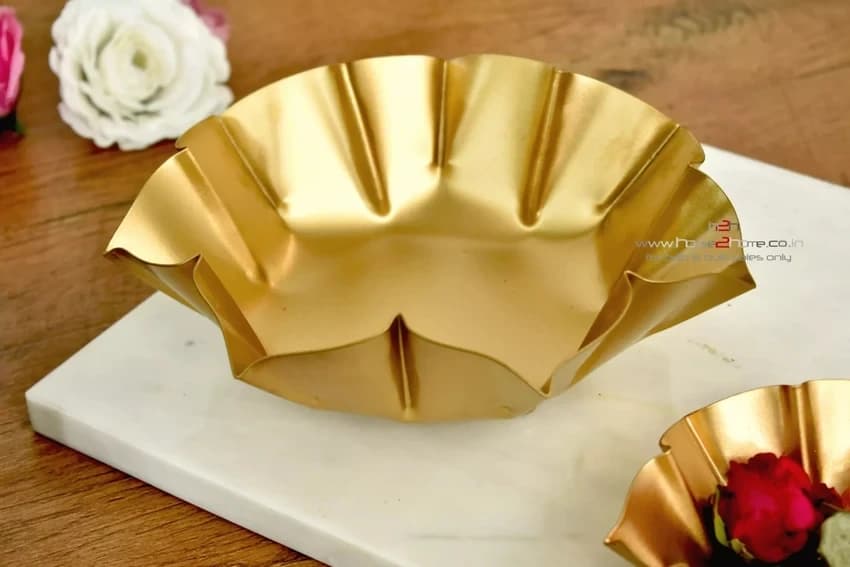 Golden Glossy Lotus Shape Urli
