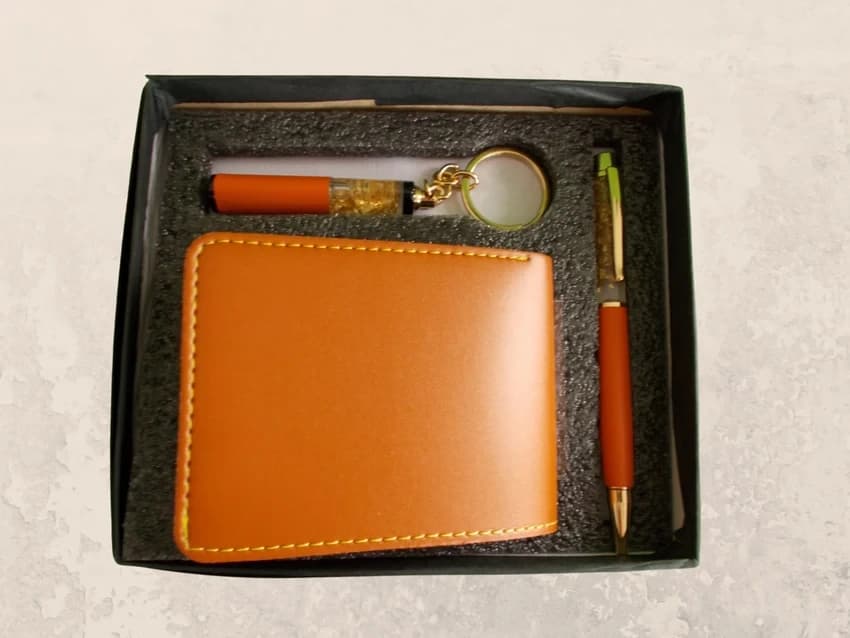 Customized Keychain, Pen & Men''s Purse Combo Gift Set- Corporate gift set