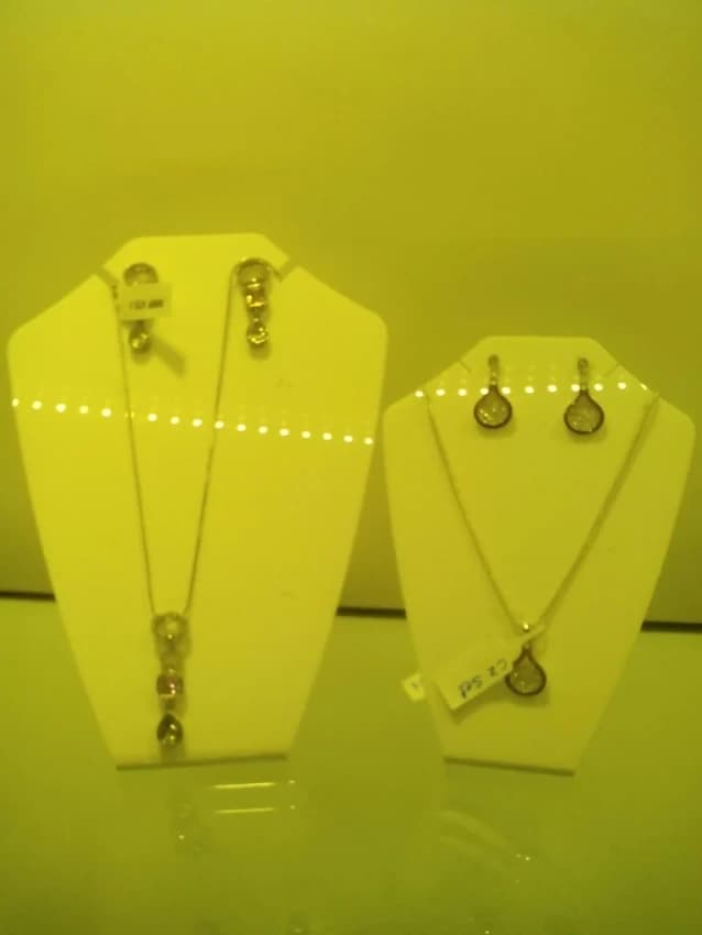 Free Standing Unit Acrylic Jewellery Stands, For Jewellery Shop