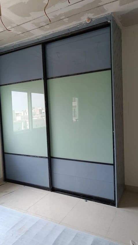 Aluminium 3 Doors Aristo Glass Sliding Wardrobe