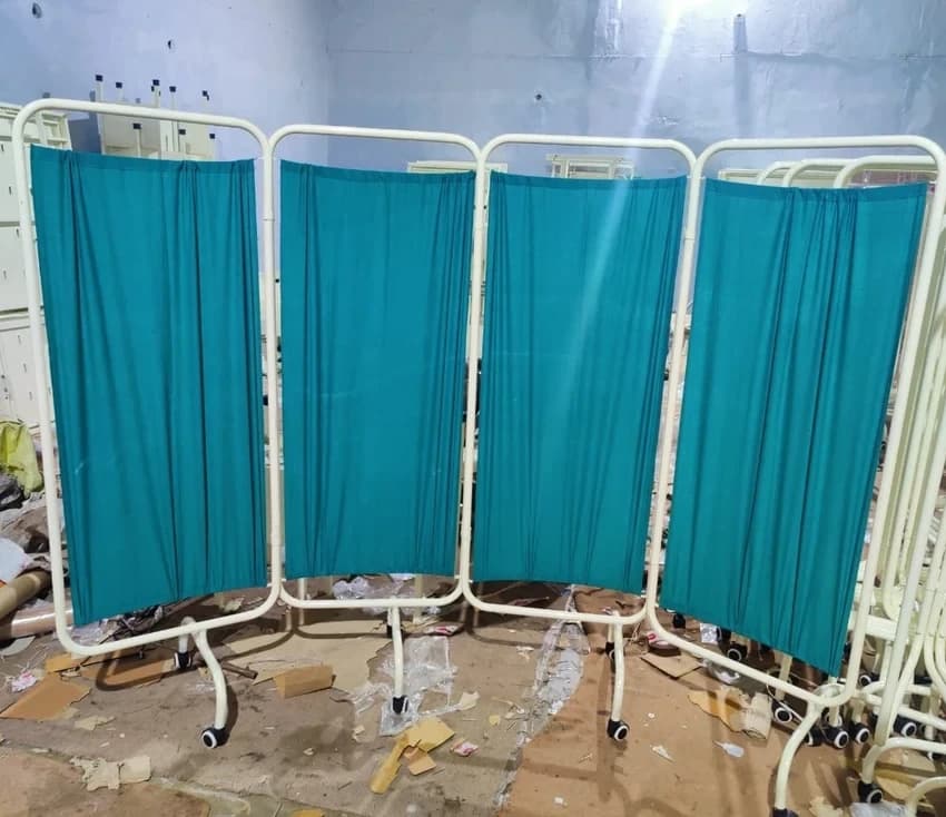 Mild Steel Green Bedside Screens For Hospital, Powder Coated