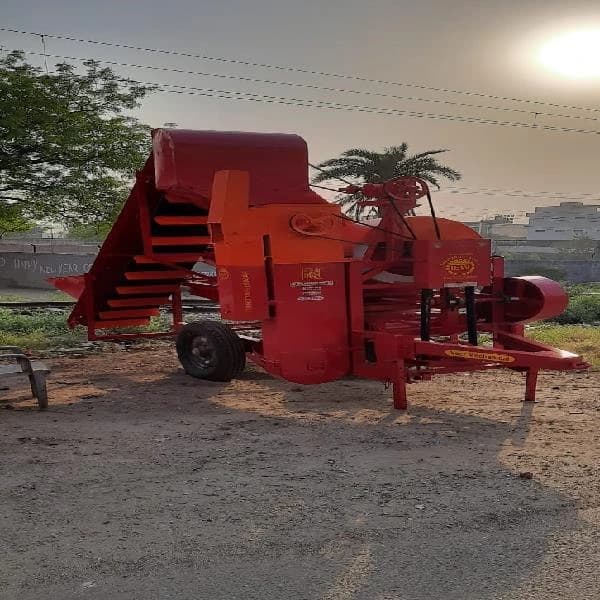 35 HP Automatic Makka Thresher Self Feed