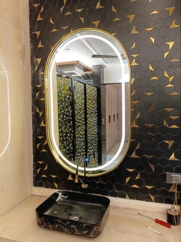 Transparent Wall Mounted Wash Basin Bathroom Mirror, For Hotel