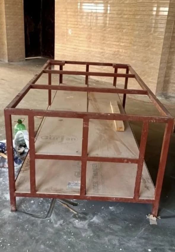Hre Red M S Working Table, For Commercial, Size: 8*4 Feet