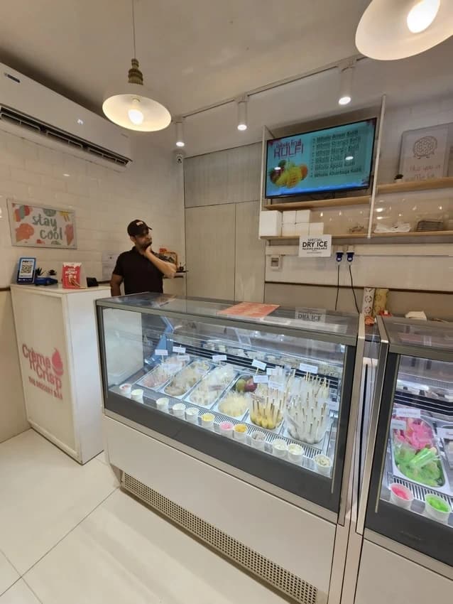 Trufrost Vertical Display Counter (2 to 8°C, 400 L)