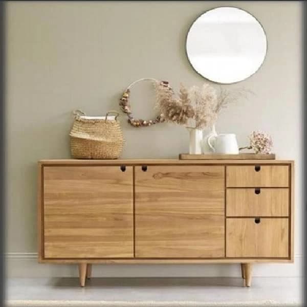 Wooden chest of drawers