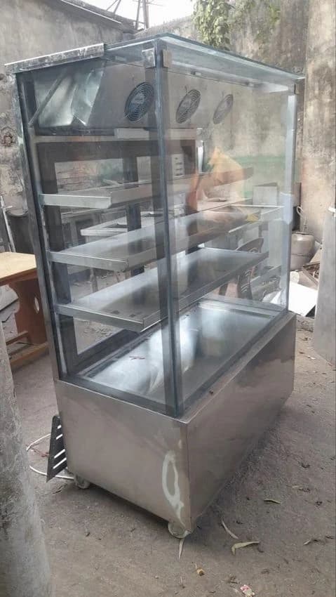 Glass Sweets Cakes Display Counter, For Bakery