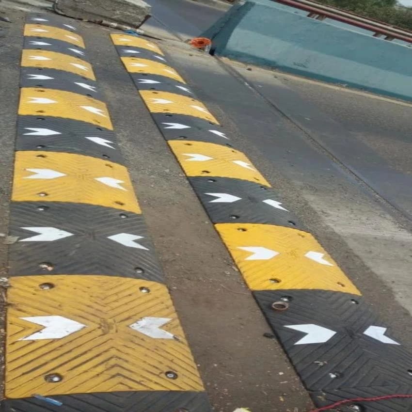Rubber Speed Breaker Hump