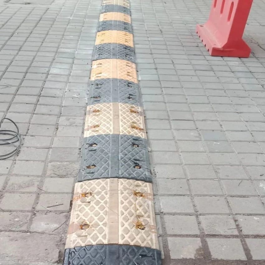 Yellow Stock Clear Rubber Road Hump In Bangalore, For Society, 500x350x50mm X 2 Nos