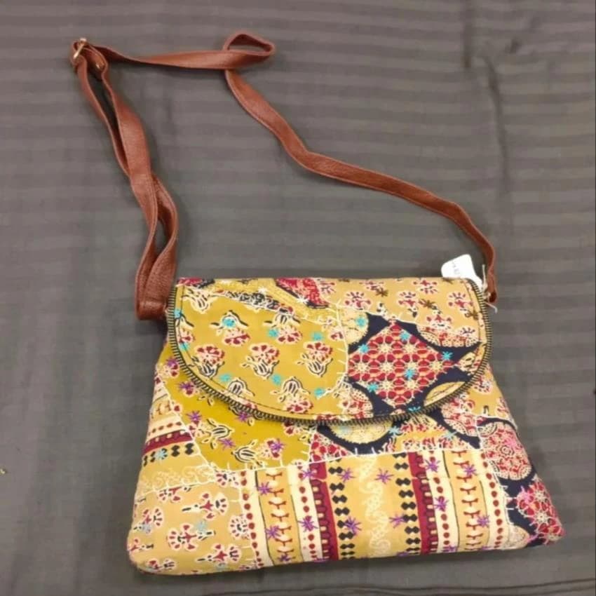 Printed Yellow Handmade Leather Ladies Side Bag, Size: 8x8 Inch (hxw)