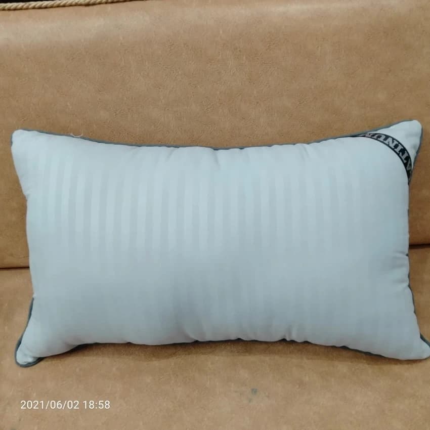 White Vacuum Packed Pillow, Shape: Rectangular